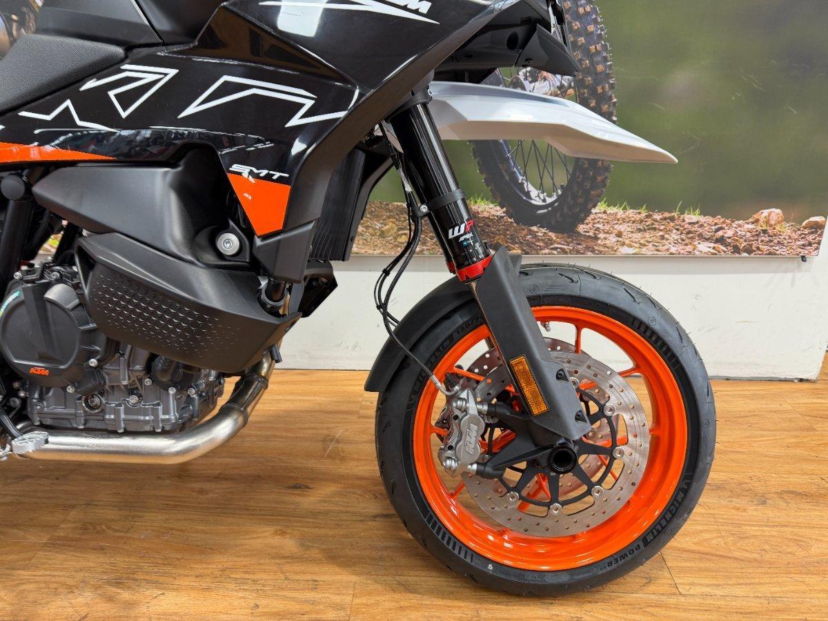 2024 KTM 890 SM-T SPORTS