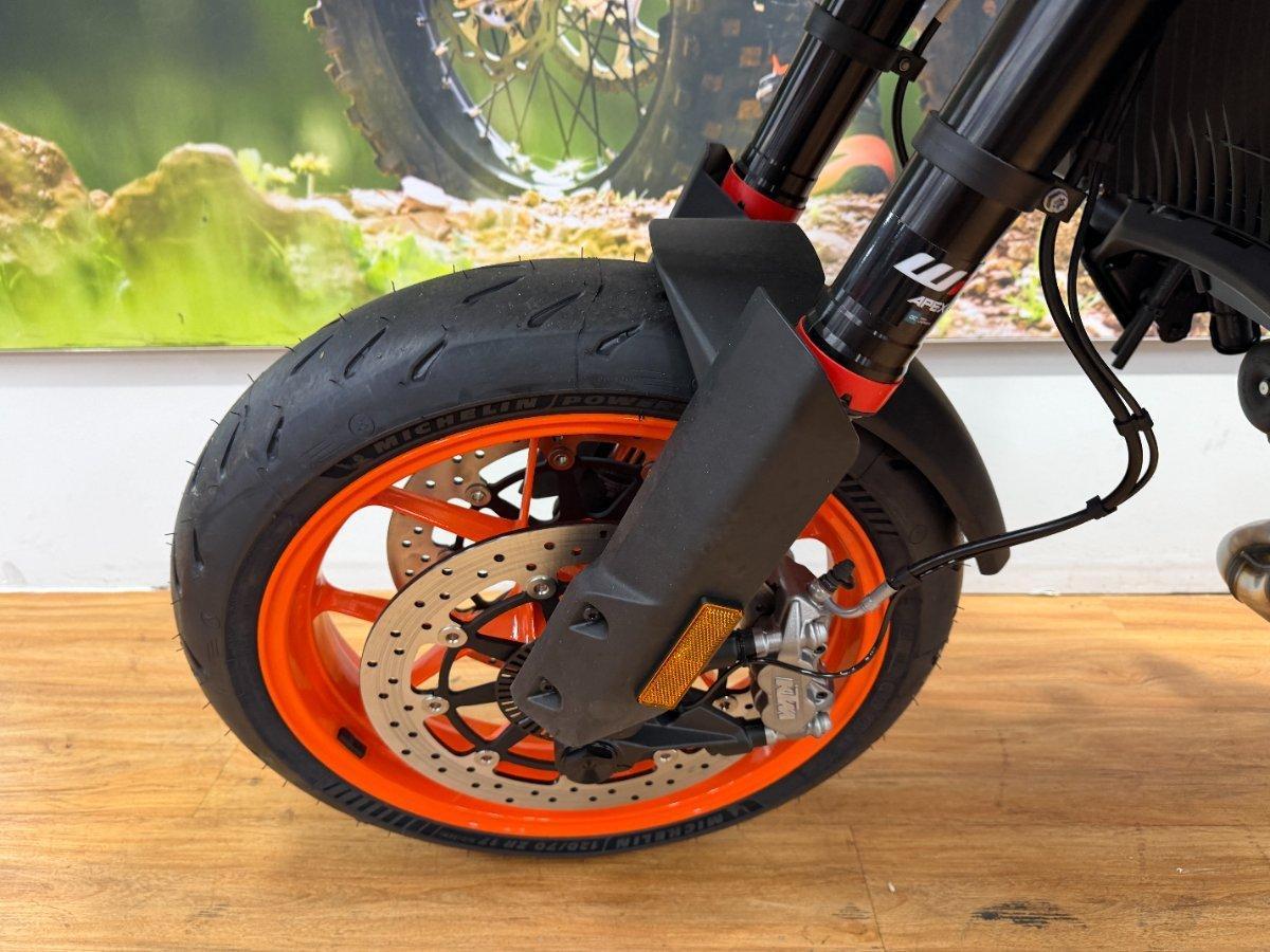 2024 KTM 890 SM-T SPORTS