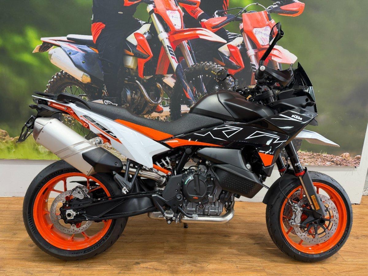 2024 KTM 890 SM-T SPORTS