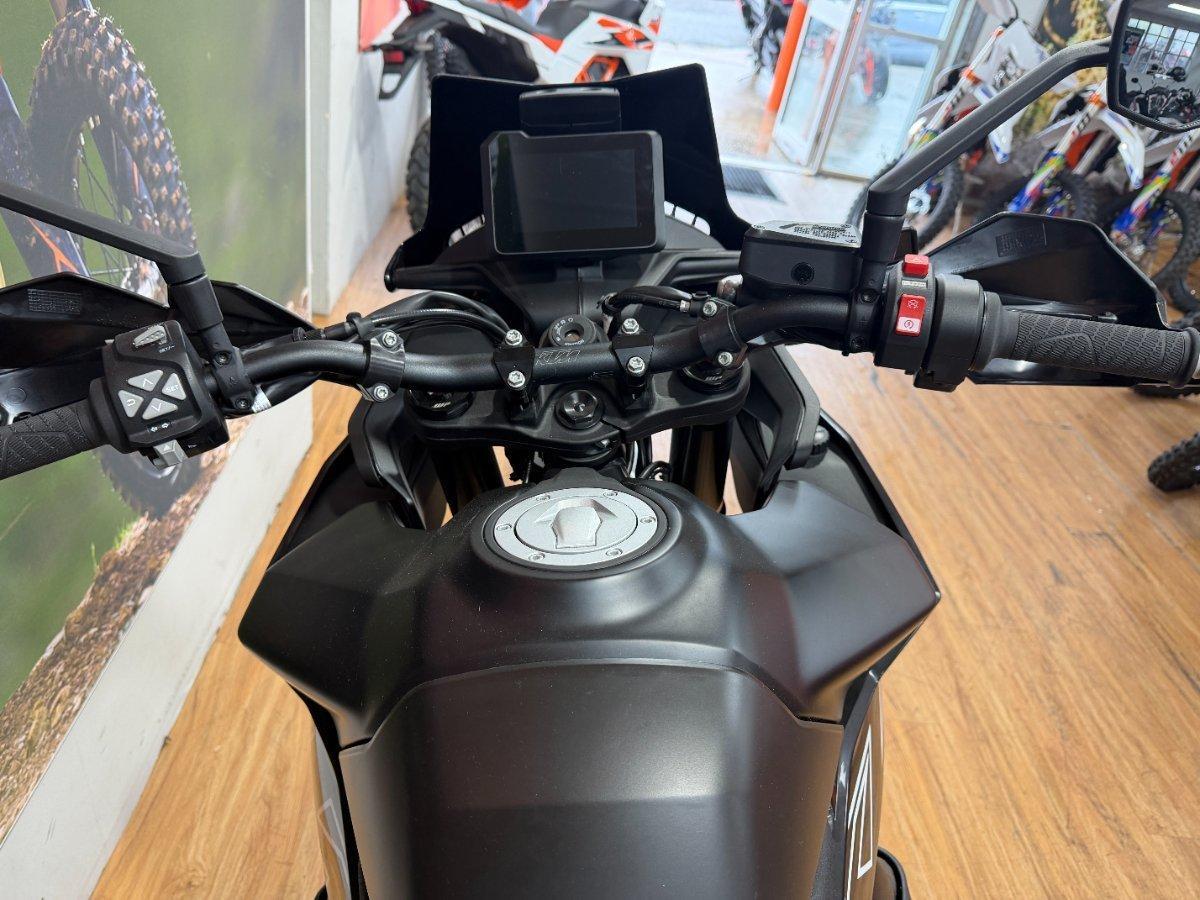 2024 KTM 890 SM-T SPORTS