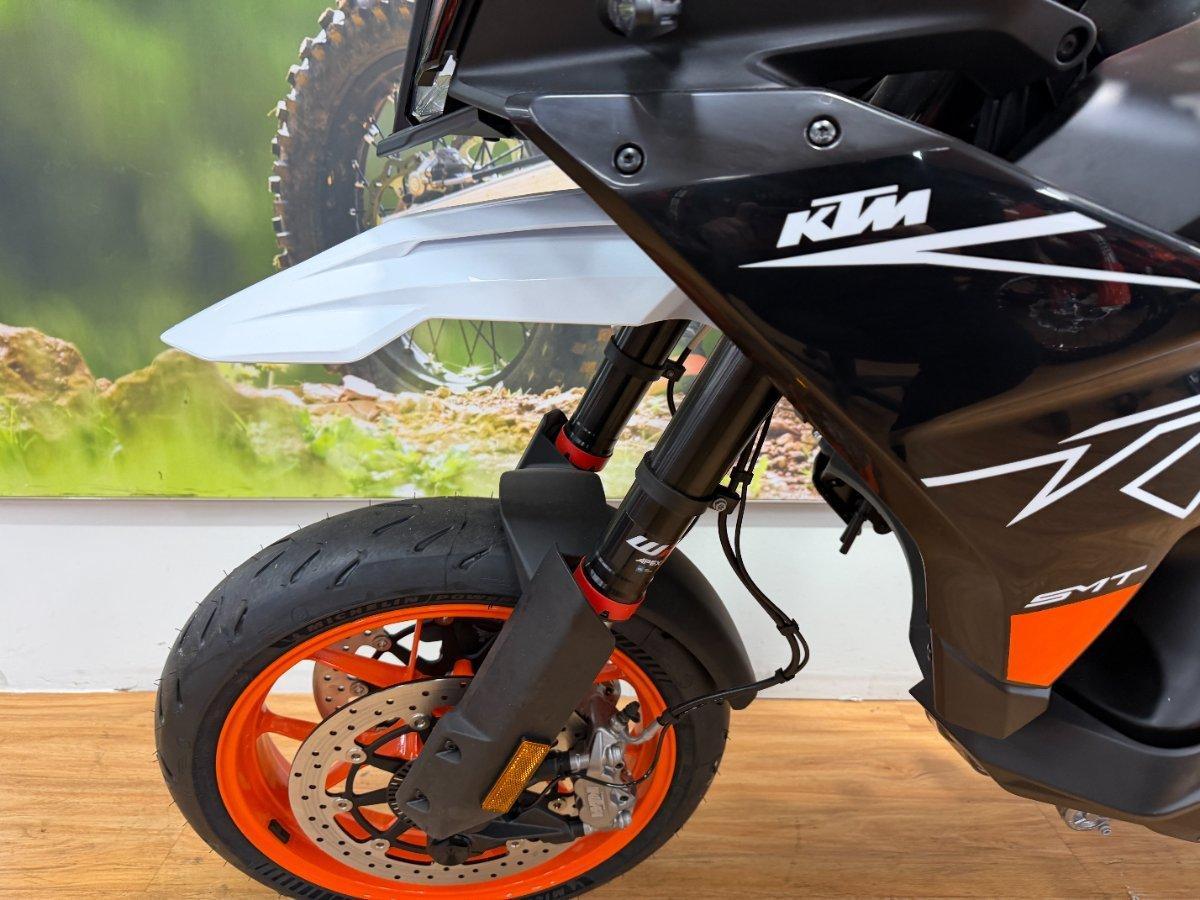 2024 KTM 890 SM-T SPORTS