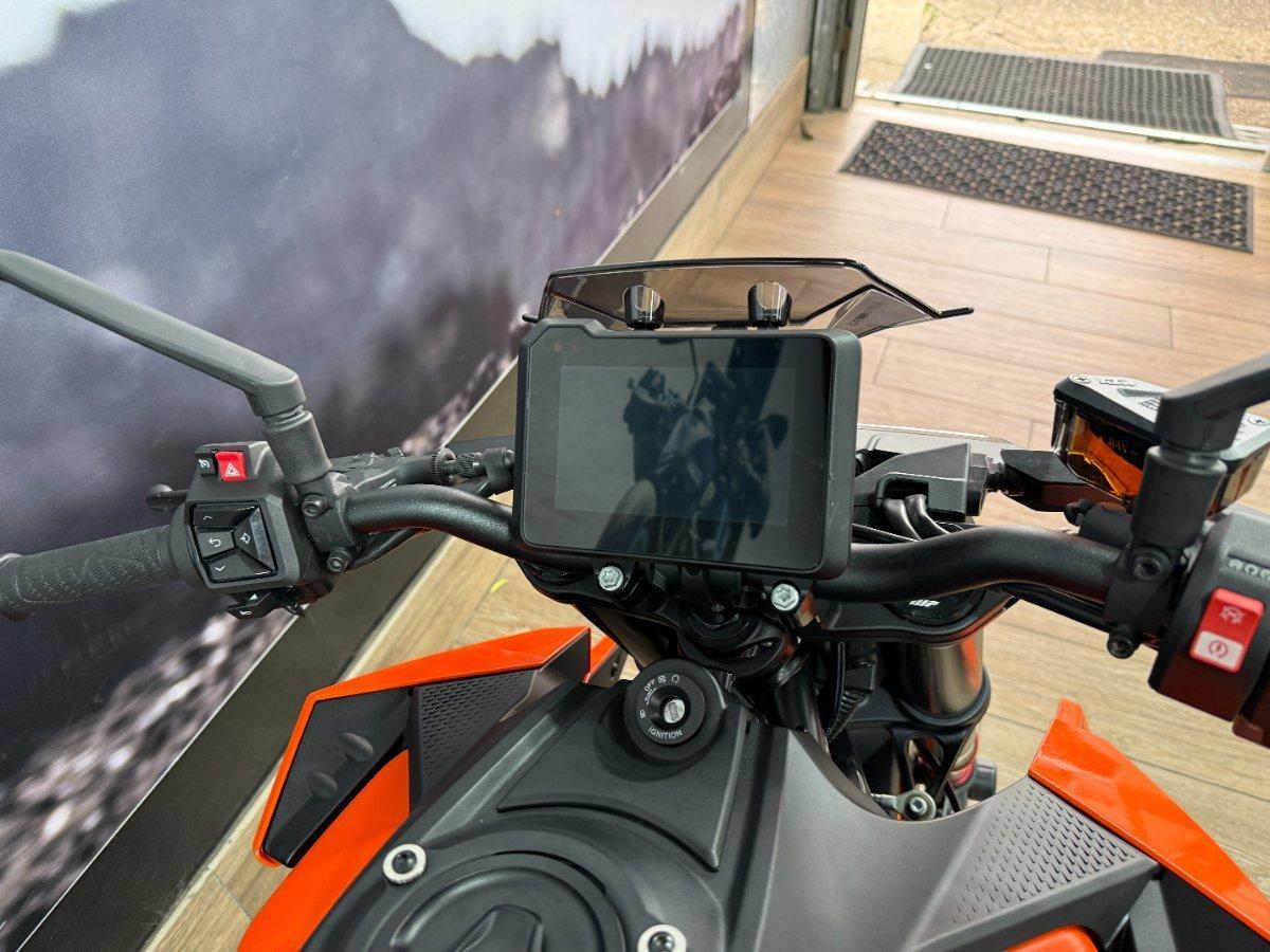 2024 KTM 990 DUKE ROAD