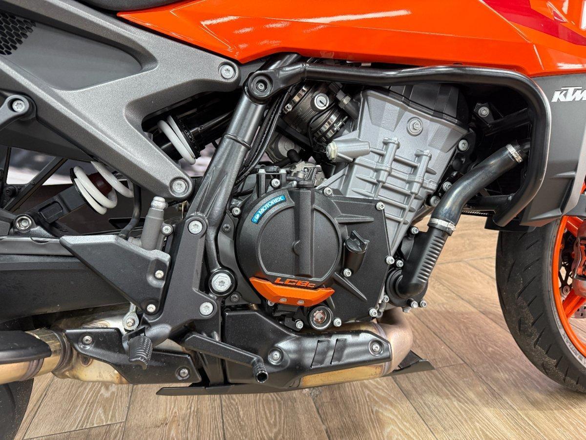 2024 KTM 990 DUKE ROAD