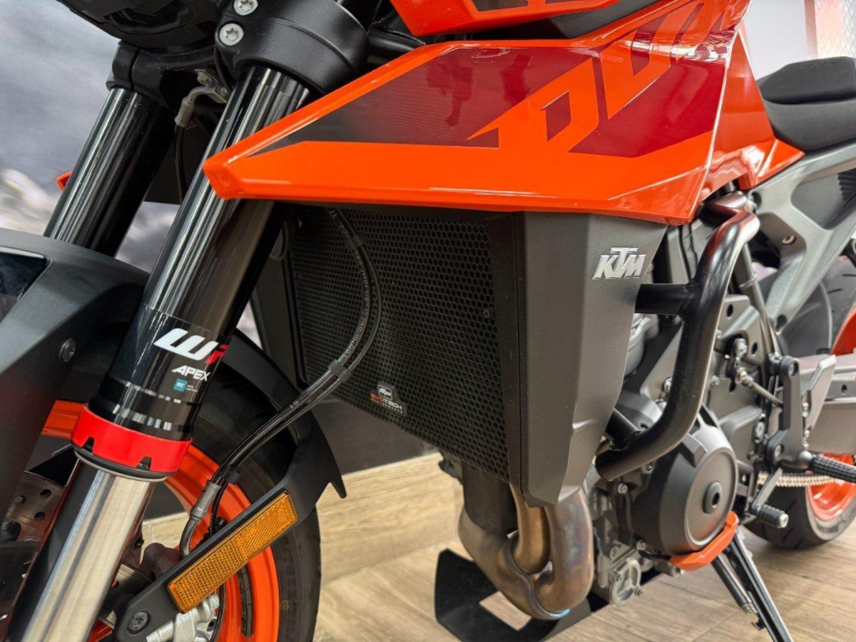 2024 KTM 990 DUKE ROAD