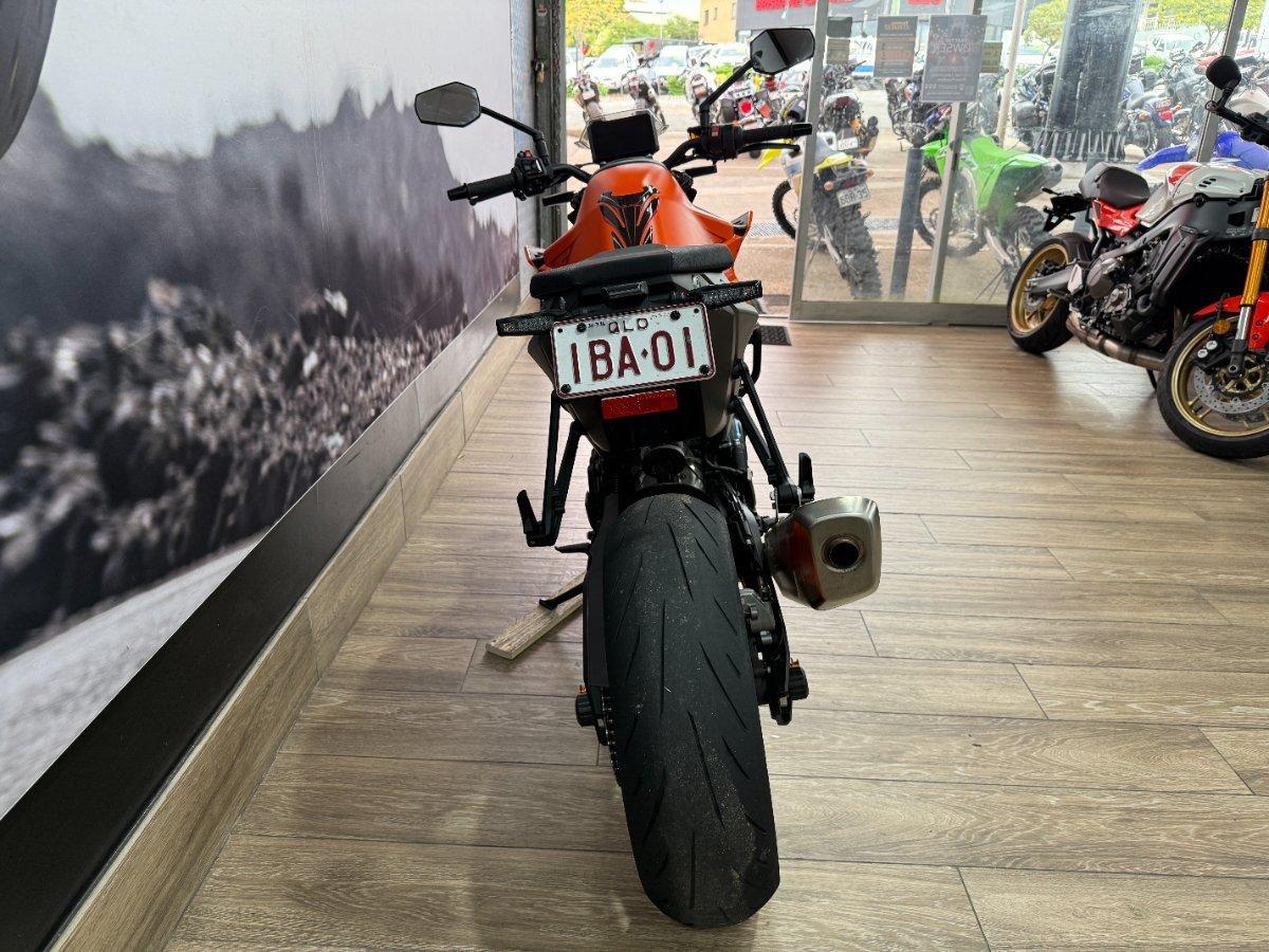 2024 KTM 990 DUKE ROAD