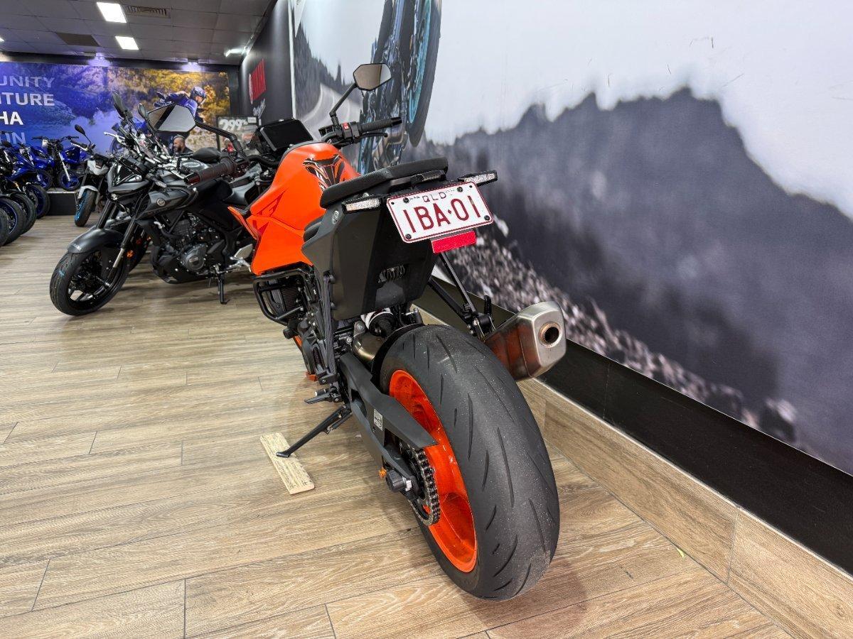 2024 KTM 990 DUKE ROAD