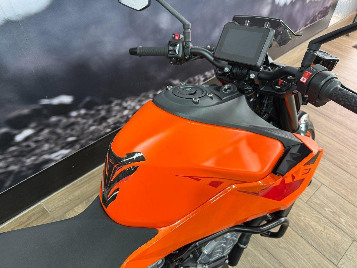 2024 KTM 990 DUKE ROAD