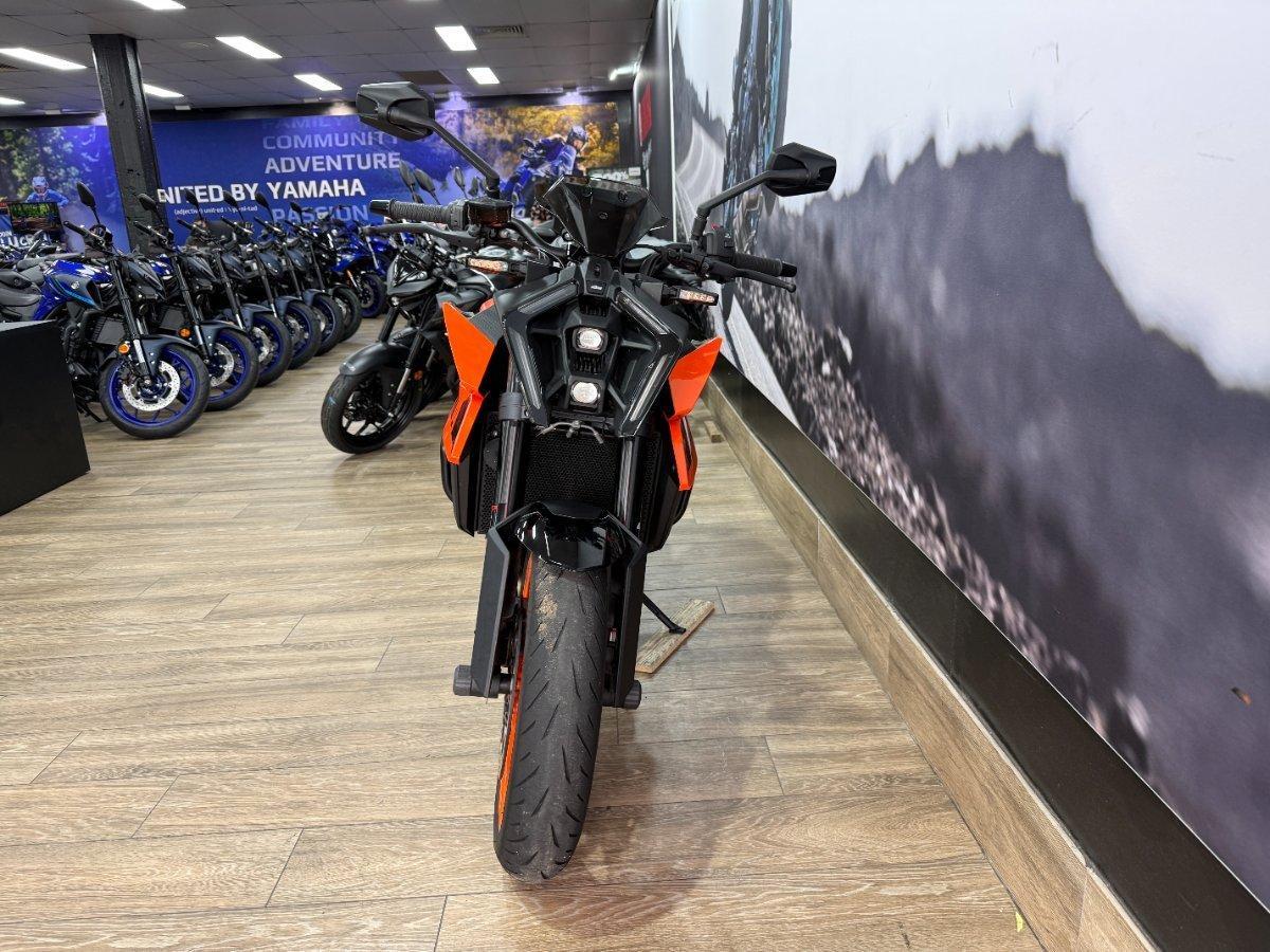 2024 KTM 990 DUKE ROAD