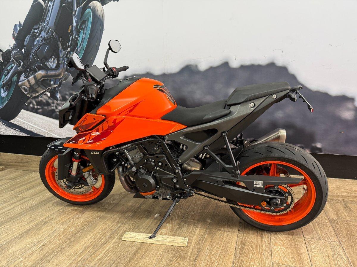 2024 KTM 990 DUKE ROAD