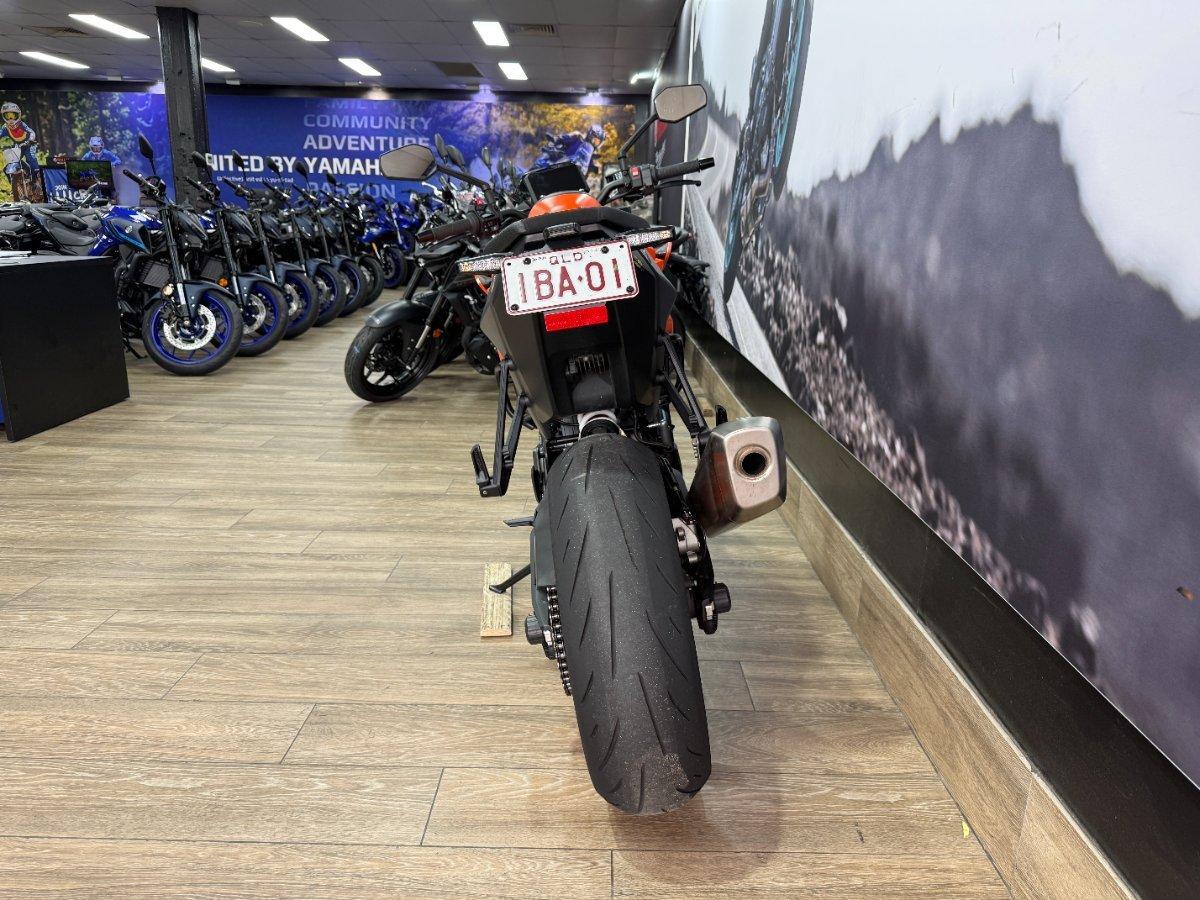 2024 KTM 990 DUKE ROAD