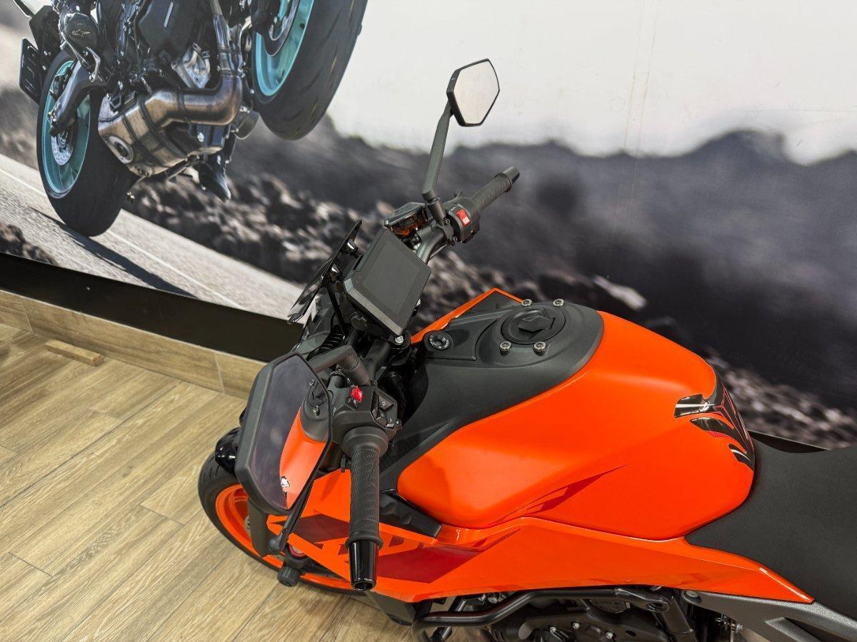 2024 KTM 990 DUKE ROAD