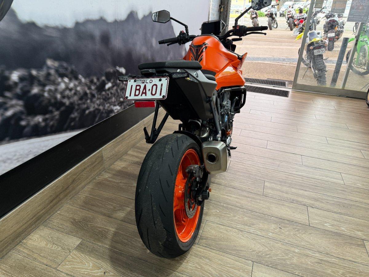2024 KTM 990 DUKE ROAD