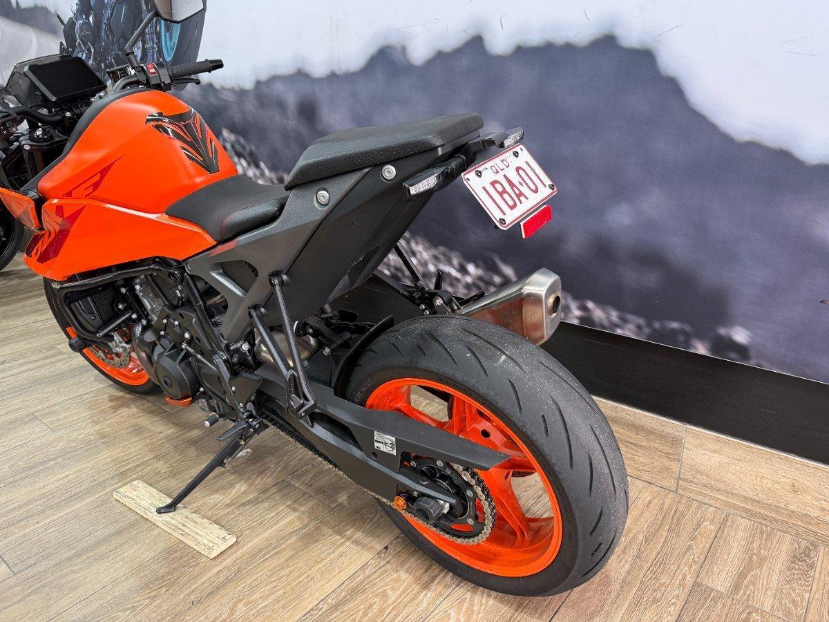 2024 KTM 990 DUKE ROAD