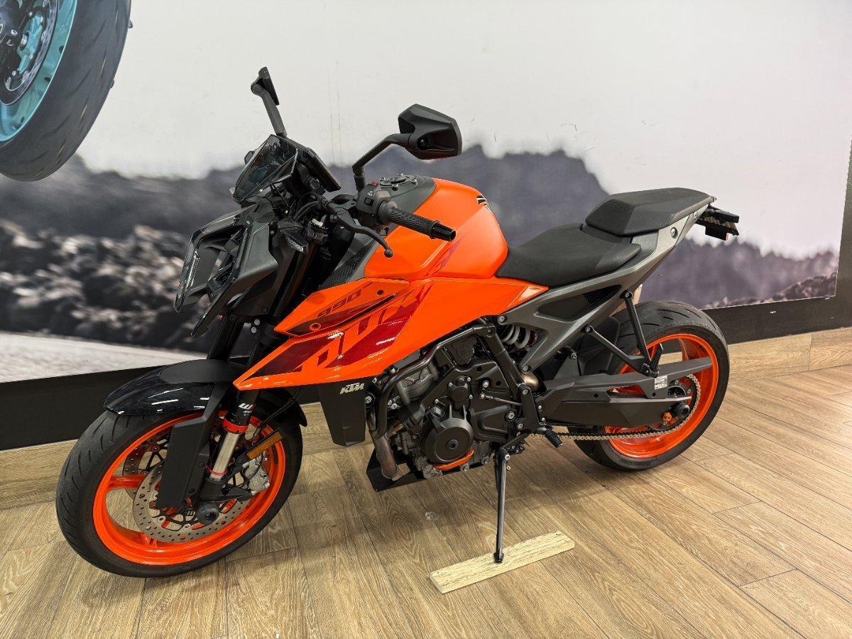 2024 KTM 990 DUKE ROAD
