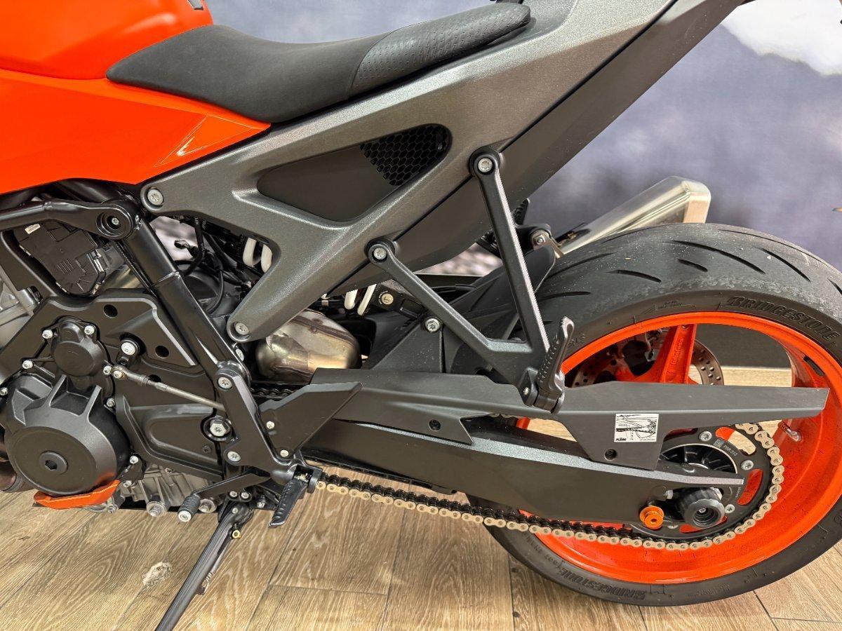 2024 KTM 990 DUKE ROAD
