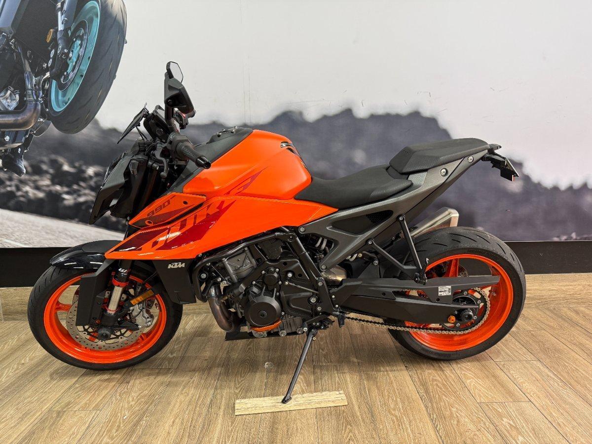 2024 KTM 990 DUKE ROAD