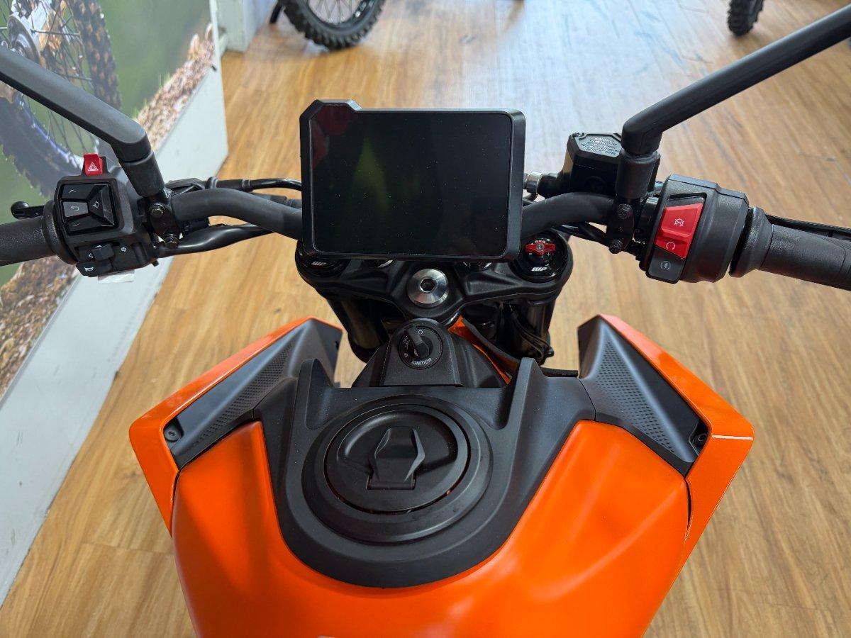 2025 KTM 390 DUKE ROAD
