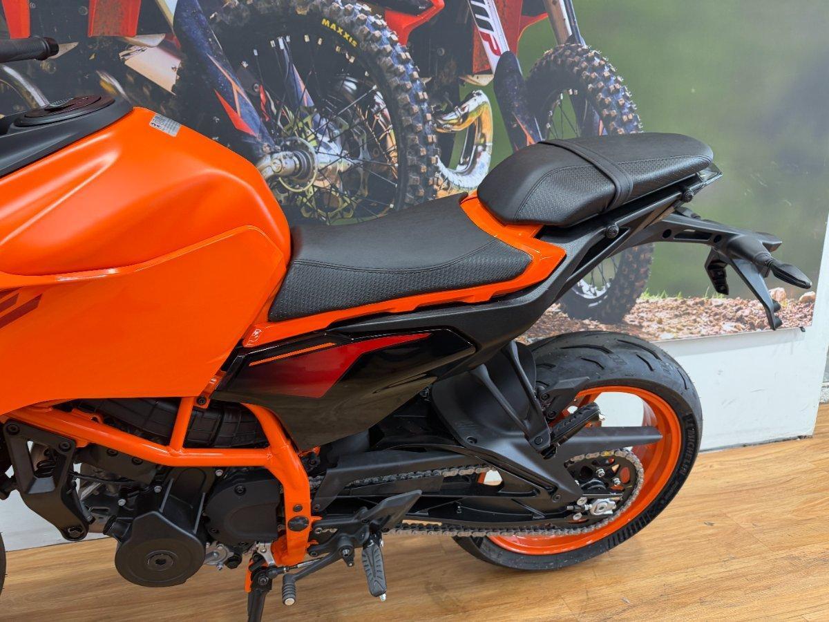 2025 KTM 390 DUKE ROAD