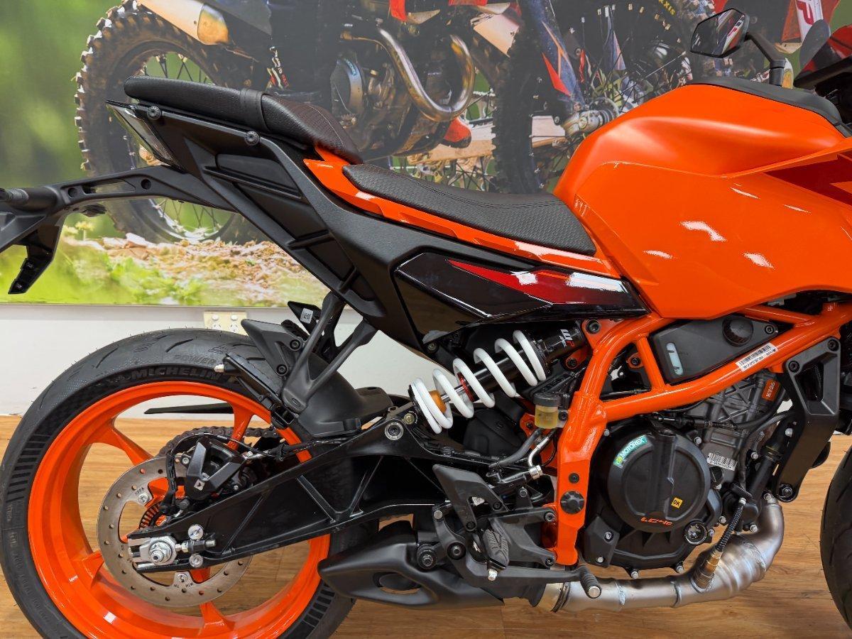 2025 KTM 390 DUKE ROAD