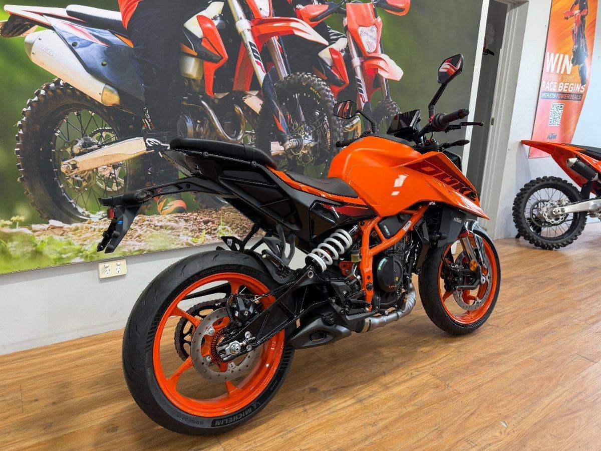 2025 KTM 390 DUKE ROAD