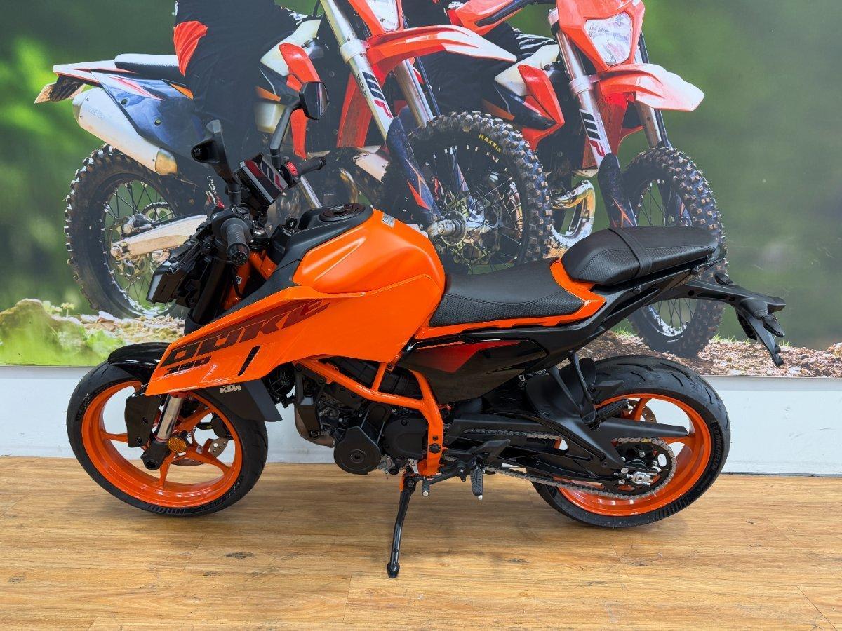 2025 KTM 390 DUKE ROAD