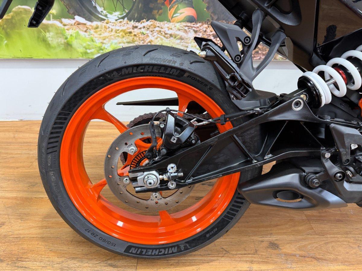 2025 KTM 390 DUKE ROAD