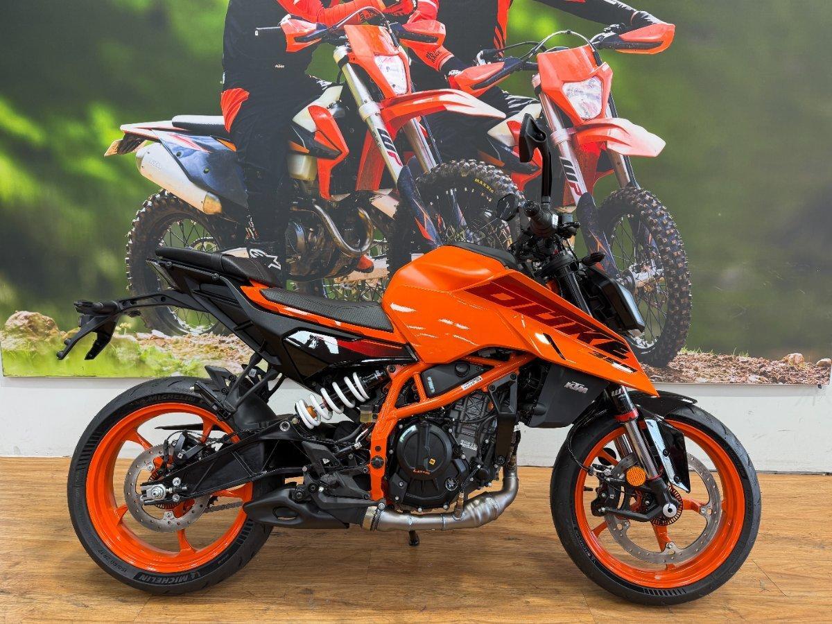 2025 KTM 390 DUKE ROAD