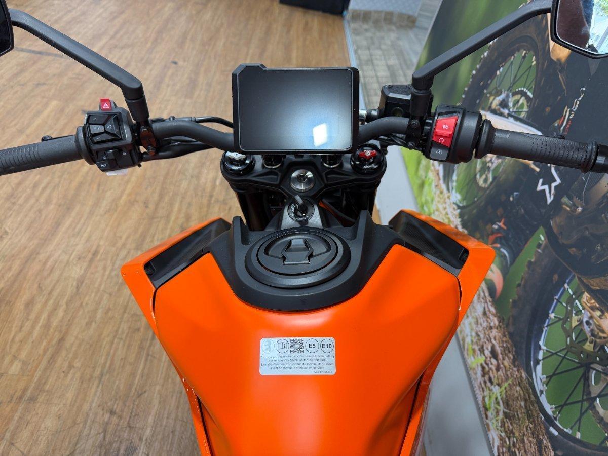 2025 KTM 390 DUKE ROAD