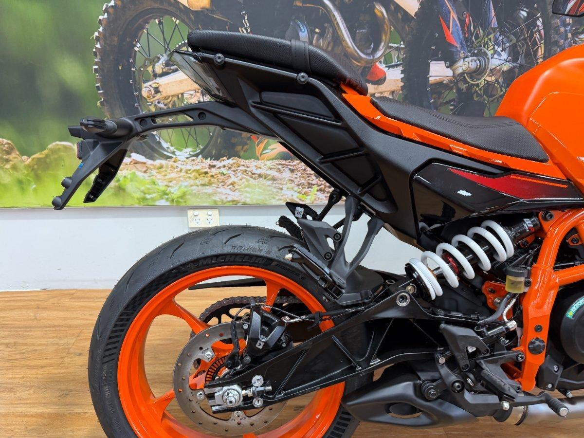 2025 KTM 390 DUKE ROAD