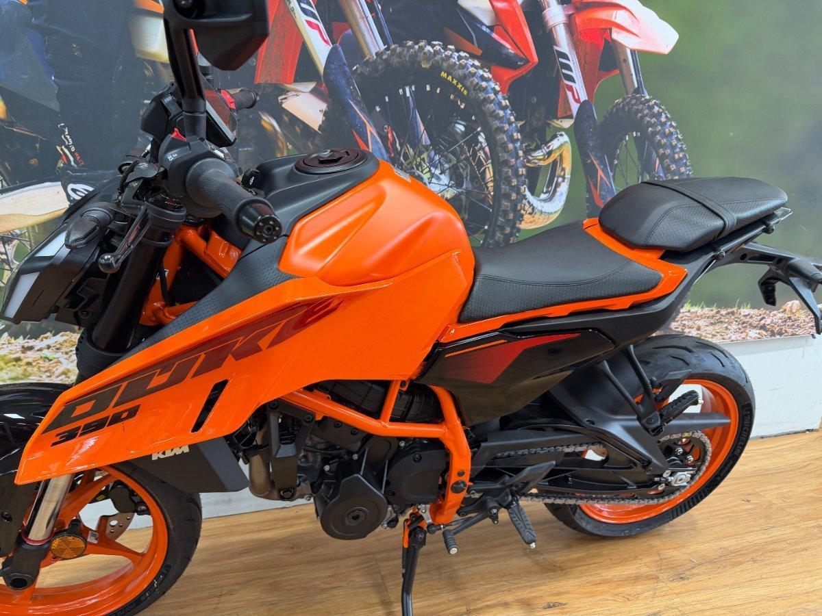 2025 KTM 390 DUKE ROAD