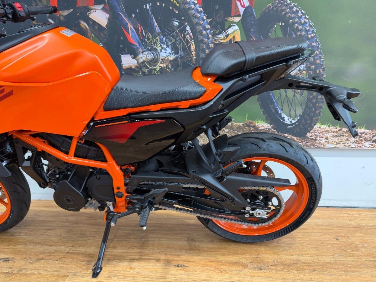 2025 KTM 390 DUKE ROAD