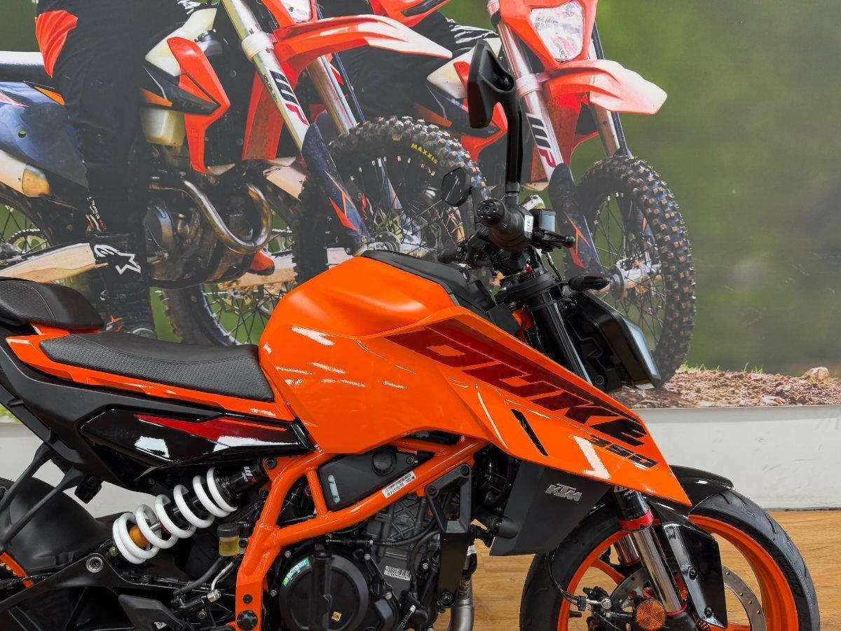 2025 KTM 390 DUKE ROAD