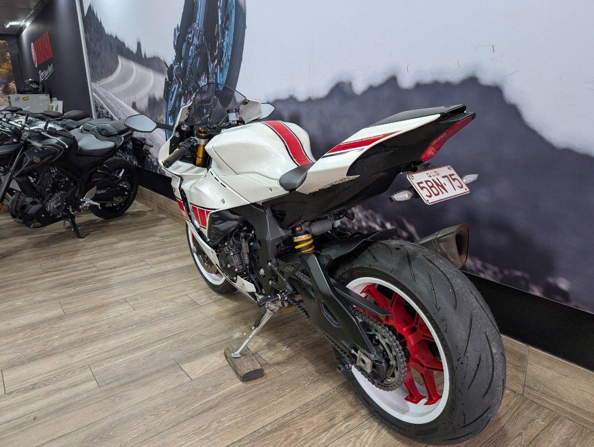 2026 YAMAHA YZF-R1 SPORTS