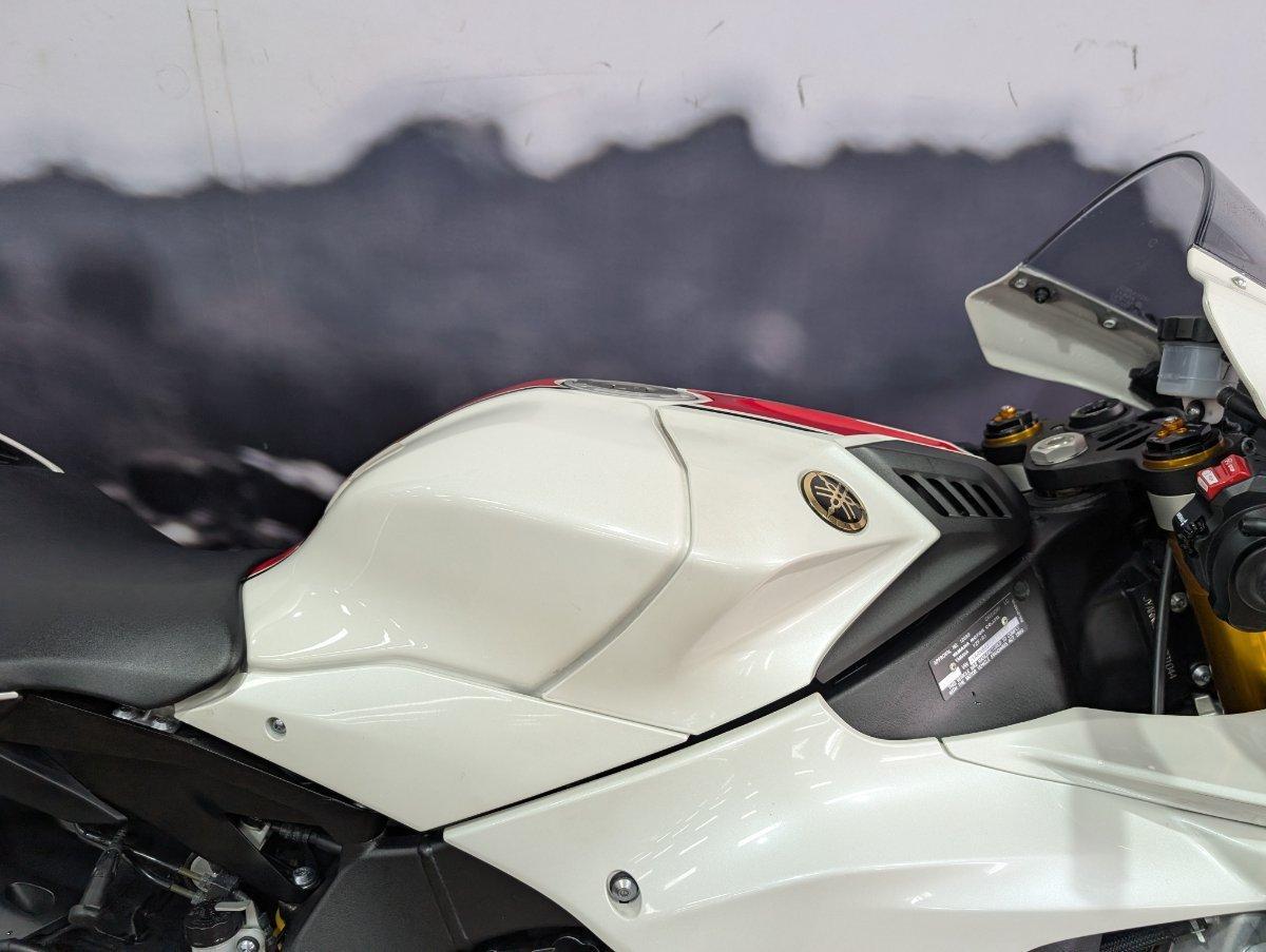 2026 YAMAHA YZF-R1 SPORTS