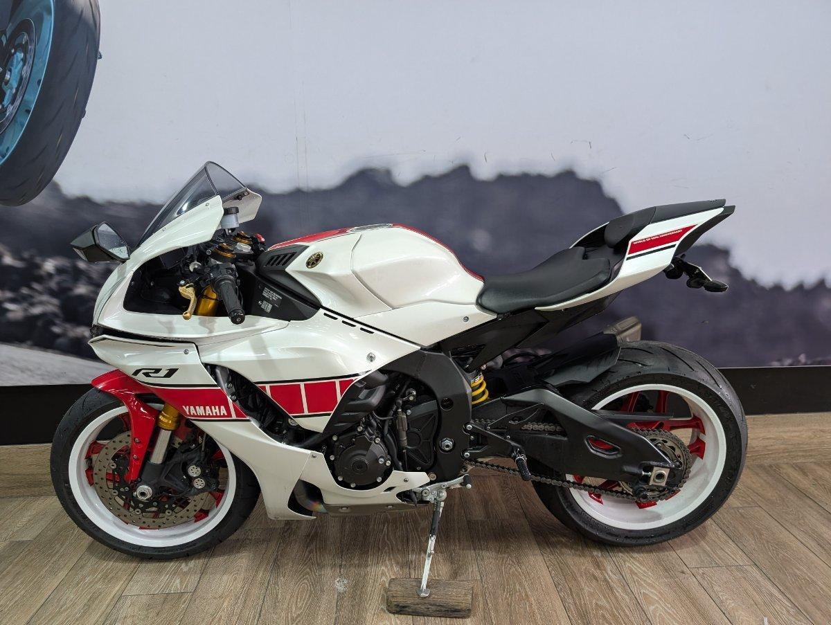 2026 YAMAHA YZF-R1 SPORTS
