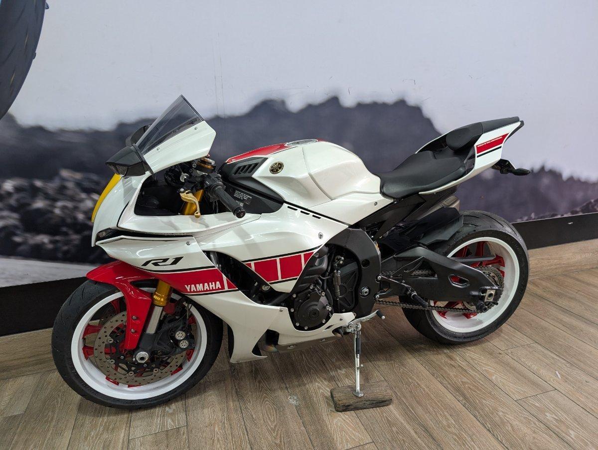 2026 YAMAHA YZF-R1 SPORTS