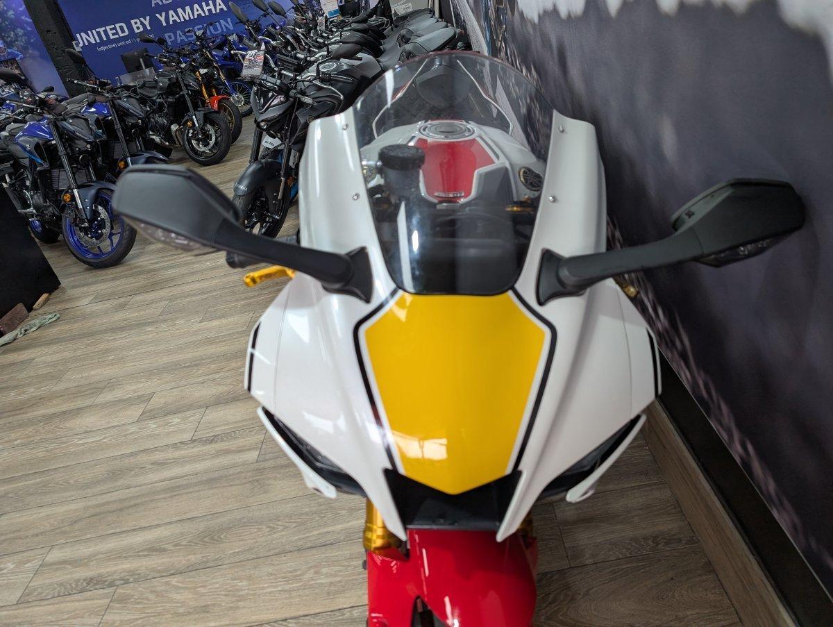 2026 YAMAHA YZF-R1 SPORTS
