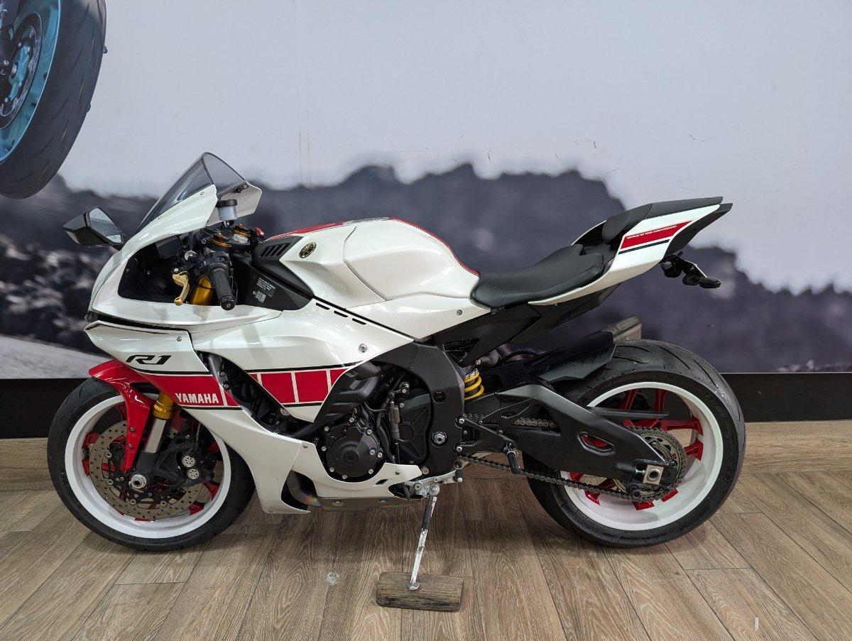 2026 YAMAHA YZF-R1 SPORTS