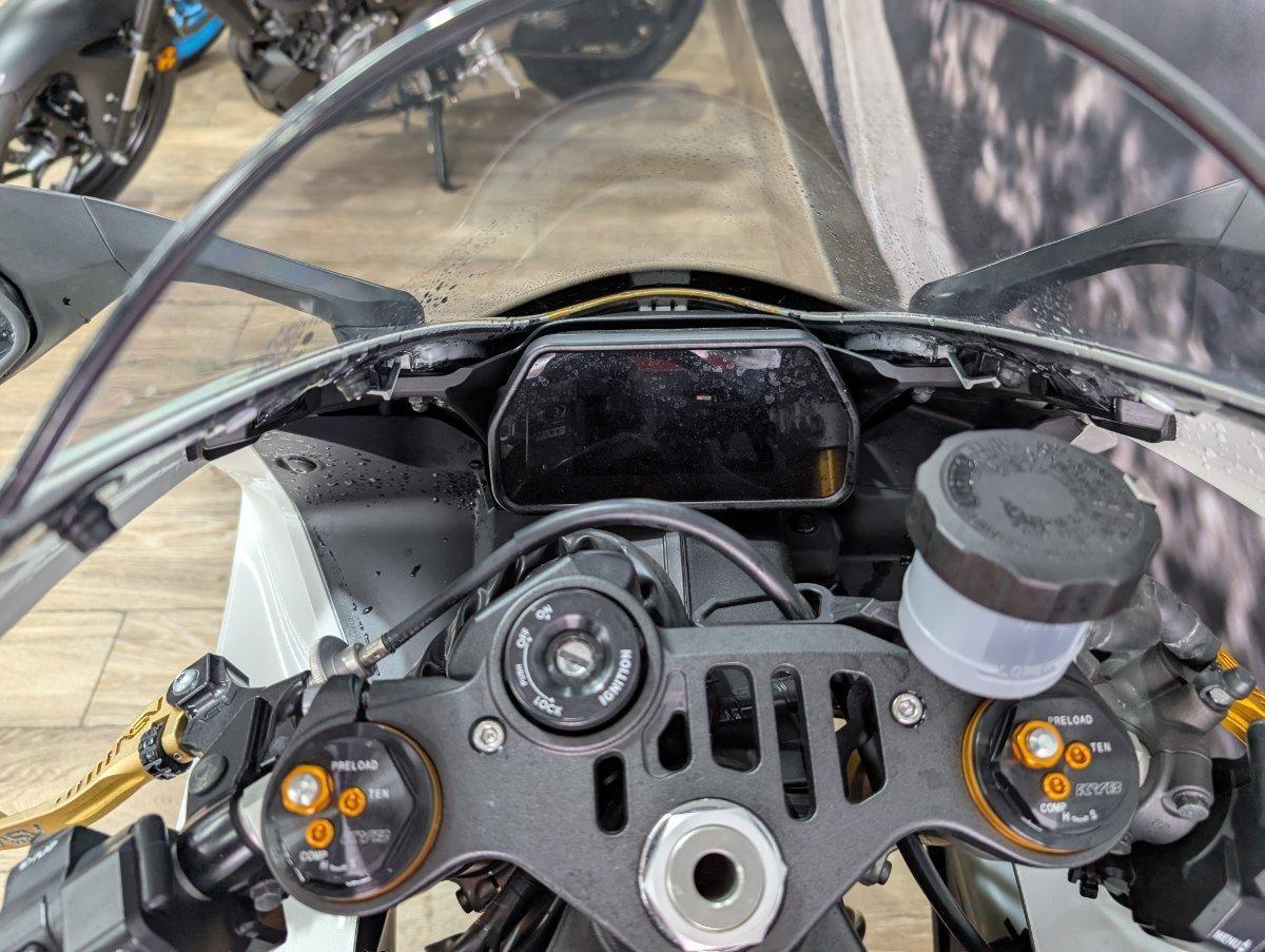 2026 YAMAHA YZF-R1 SPORTS