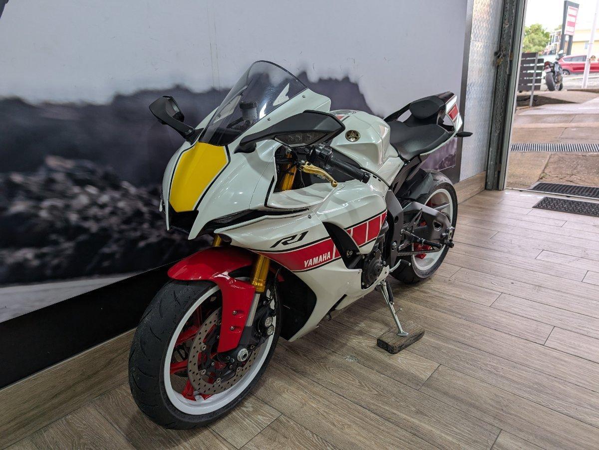 2026 YAMAHA YZF-R1 SPORTS