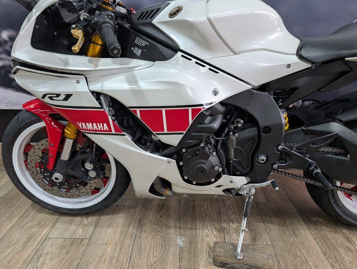 2026 YAMAHA YZF-R1 SPORTS