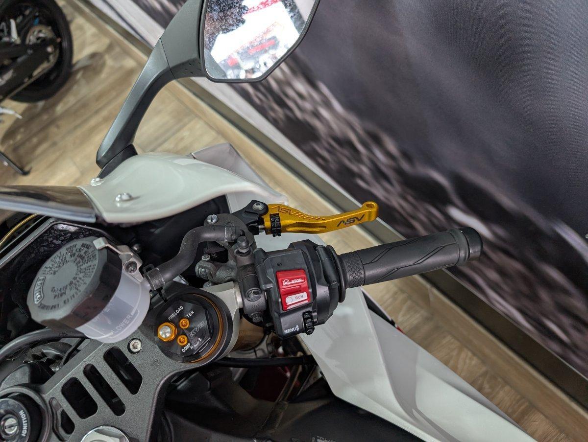 2026 YAMAHA YZF-R1 SPORTS