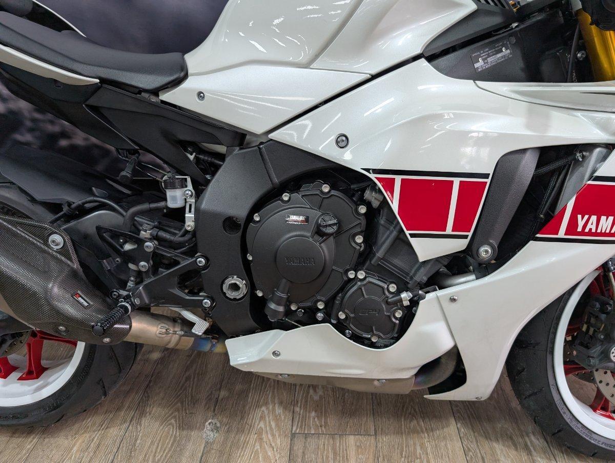 2026 YAMAHA YZF-R1 SPORTS