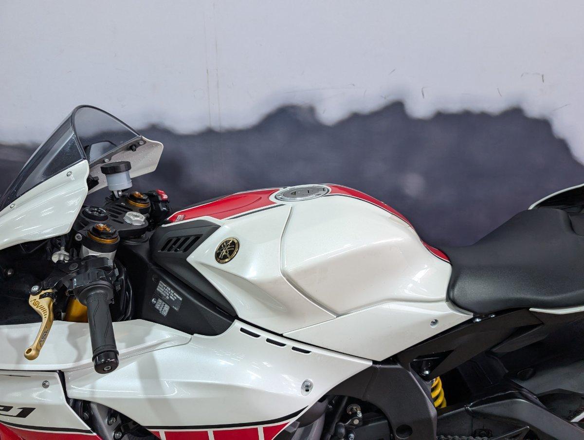 2026 YAMAHA YZF-R1 SPORTS