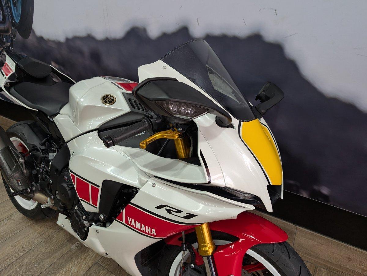 2026 YAMAHA YZF-R1 SPORTS