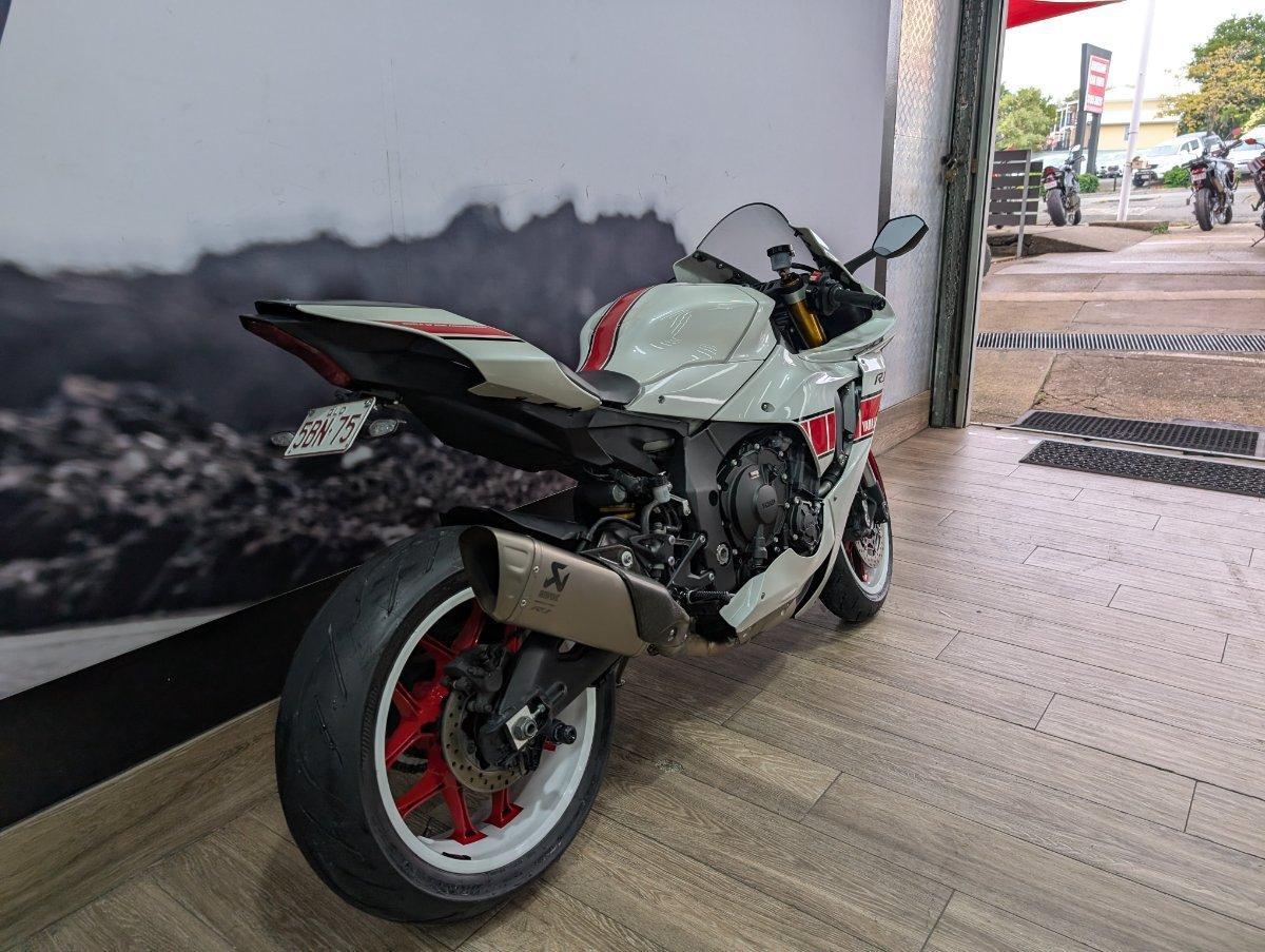 2026 YAMAHA YZF-R1 SPORTS