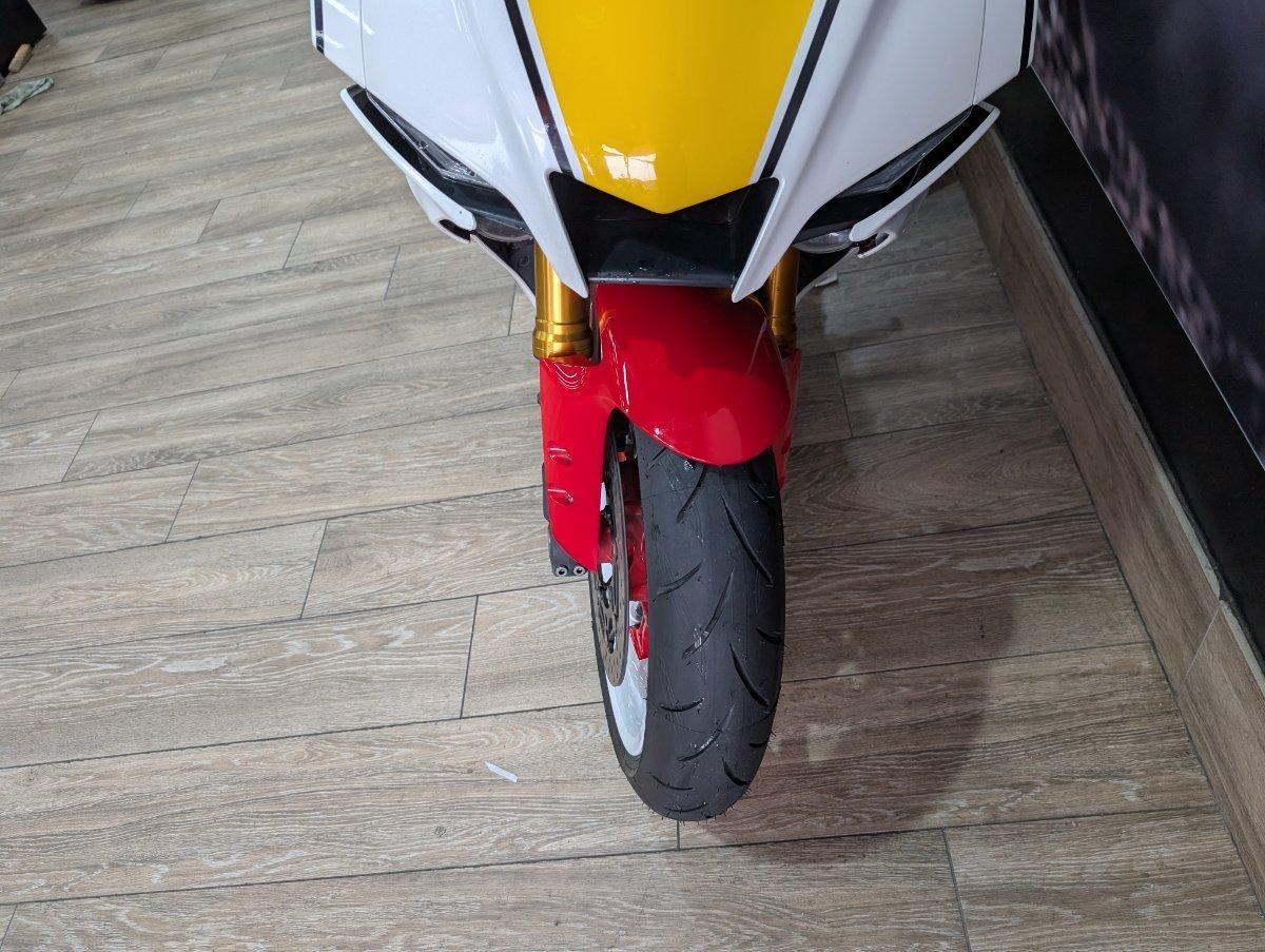 2026 YAMAHA YZF-R1 SPORTS