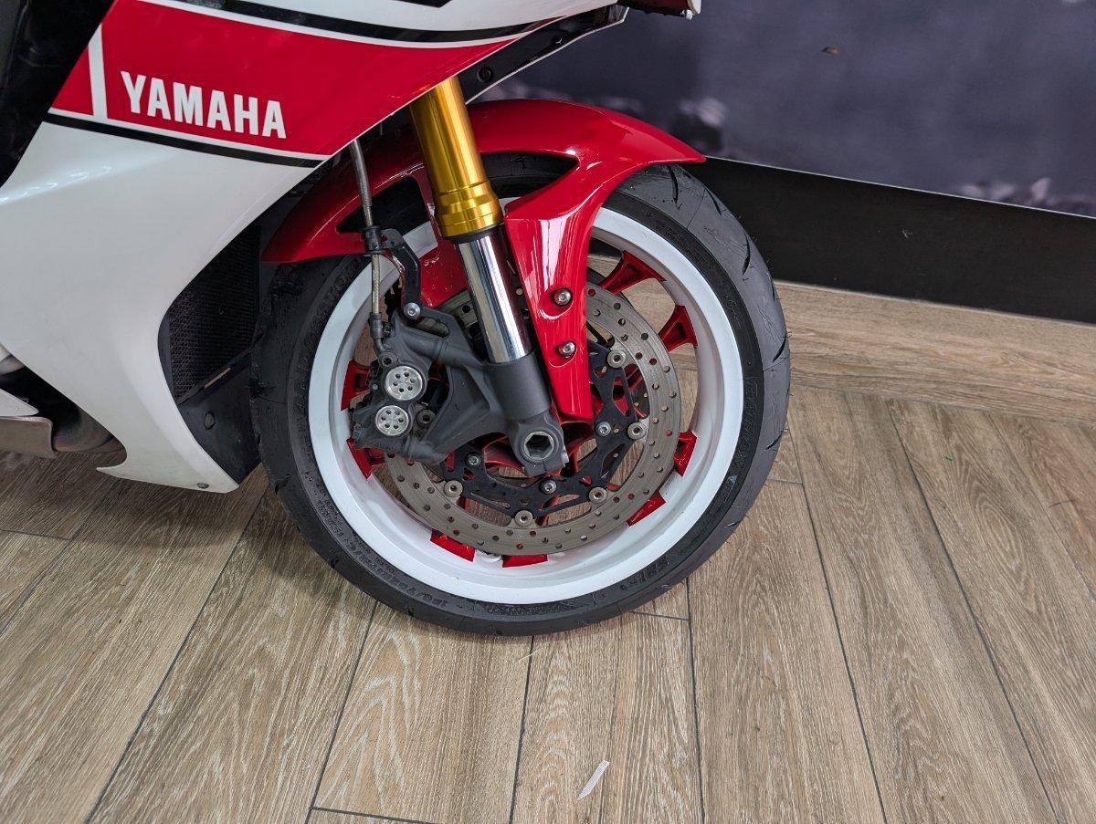 2026 YAMAHA YZF-R1 SPORTS