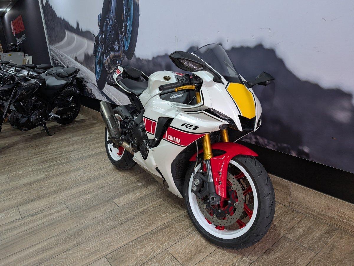 2026 YAMAHA YZF-R1 SPORTS