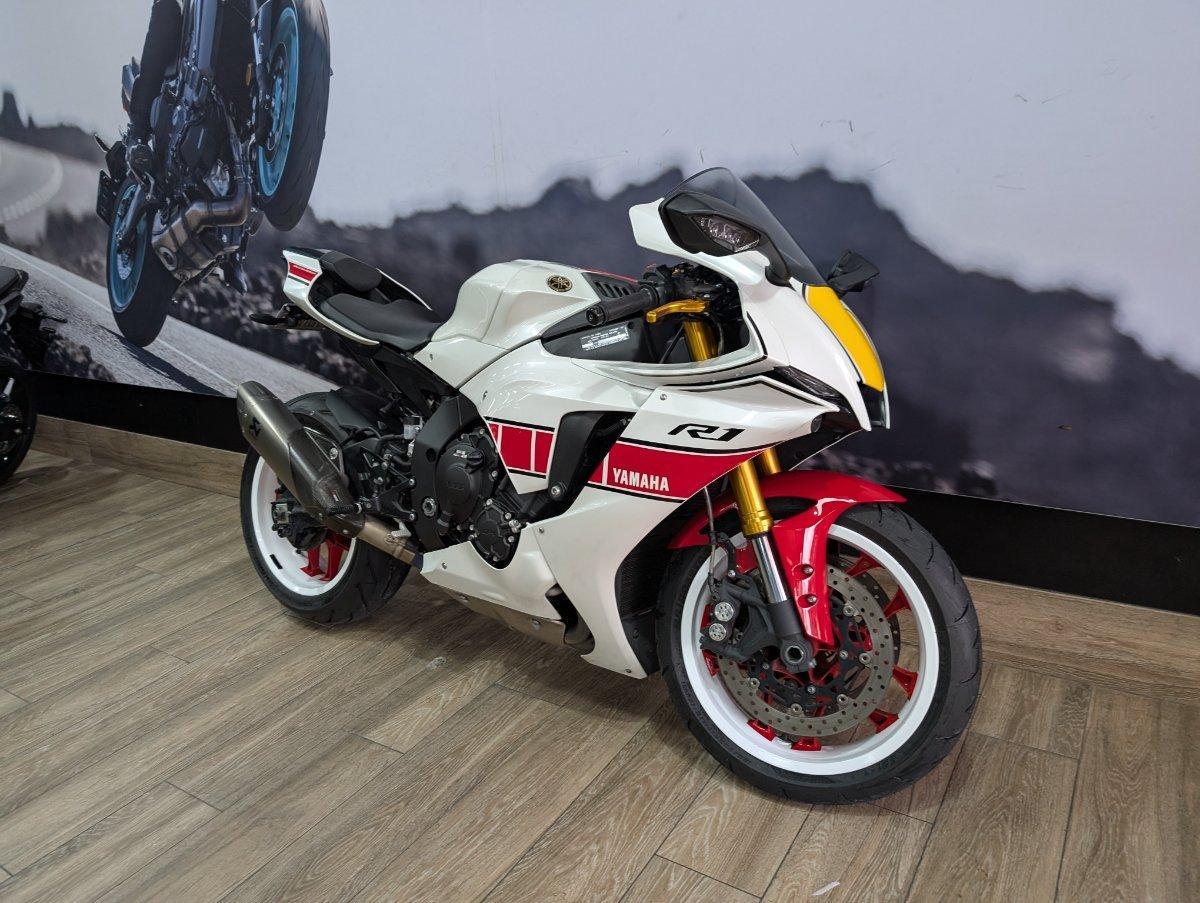 2026 YAMAHA YZF-R1 SPORTS
